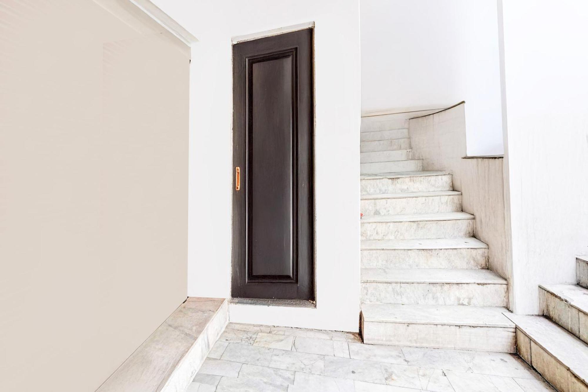 Super Hotel O Navrangpura Cg Road Formerly Hotel Yugraj Αχμπανταμπάντ Εξωτερικό φωτογραφία