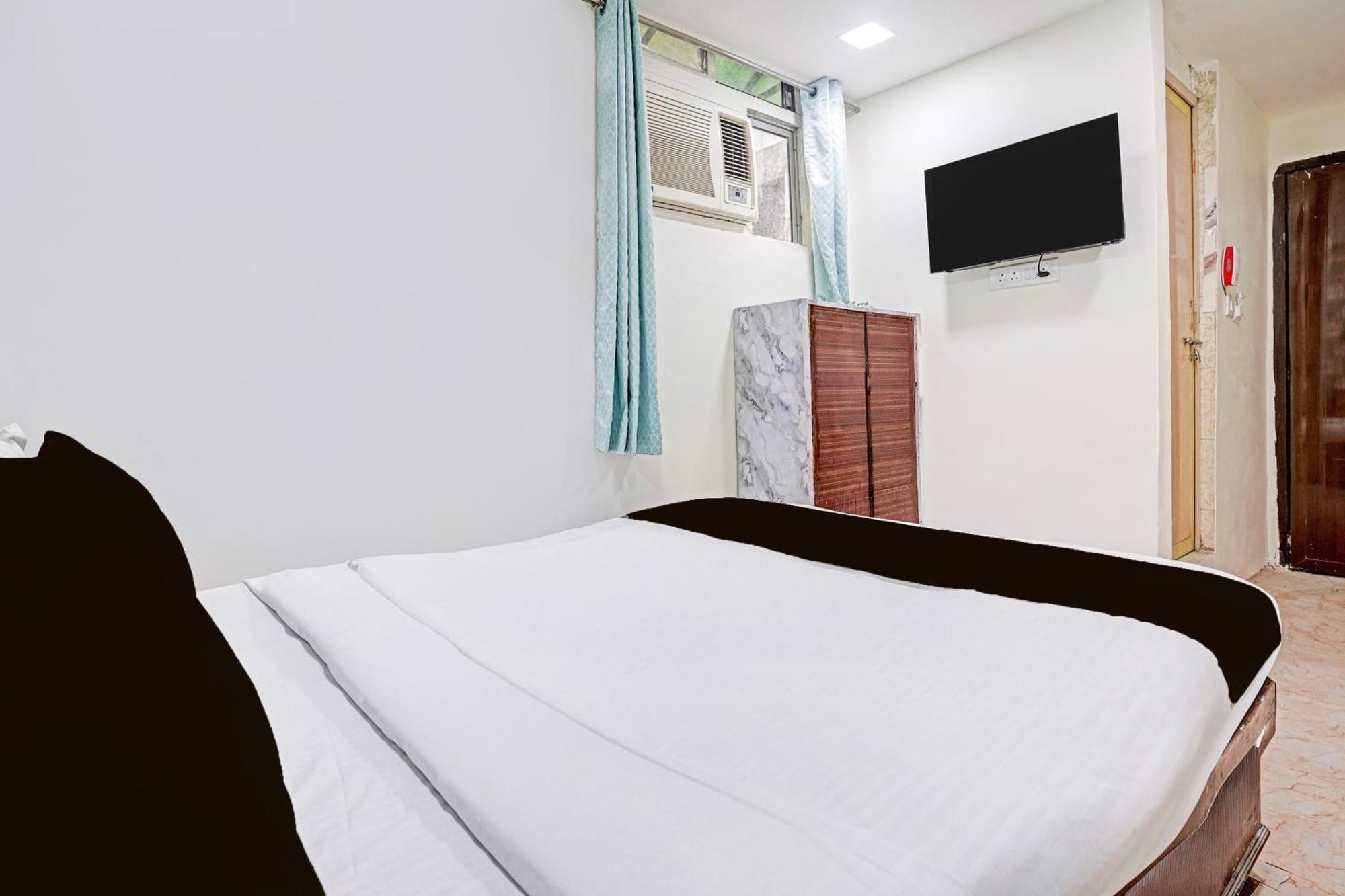 Super Hotel O Navrangpura Cg Road Formerly Hotel Yugraj Αχμπανταμπάντ Εξωτερικό φωτογραφία