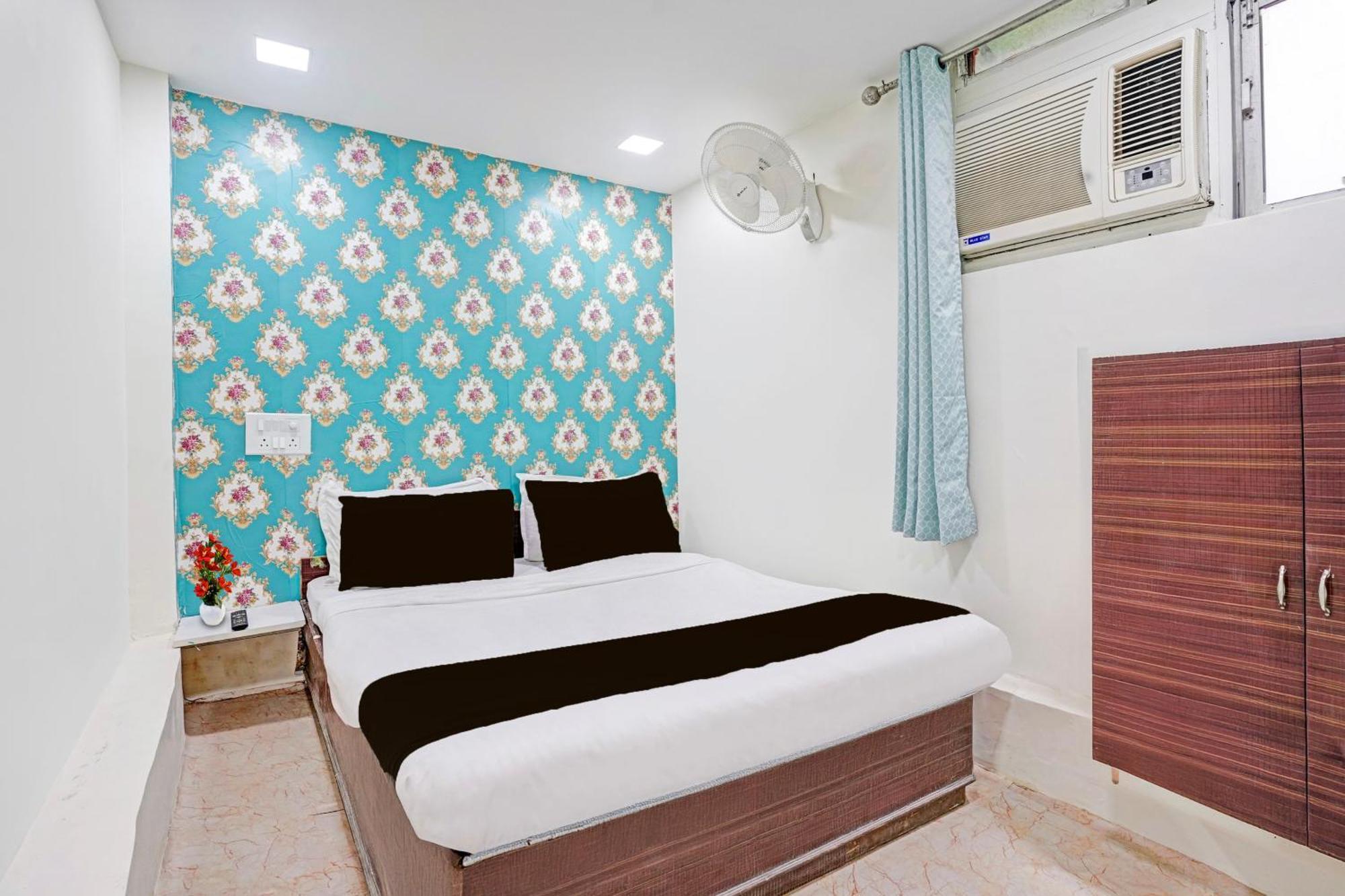 Super Hotel O Navrangpura Cg Road Formerly Hotel Yugraj Αχμπανταμπάντ Εξωτερικό φωτογραφία