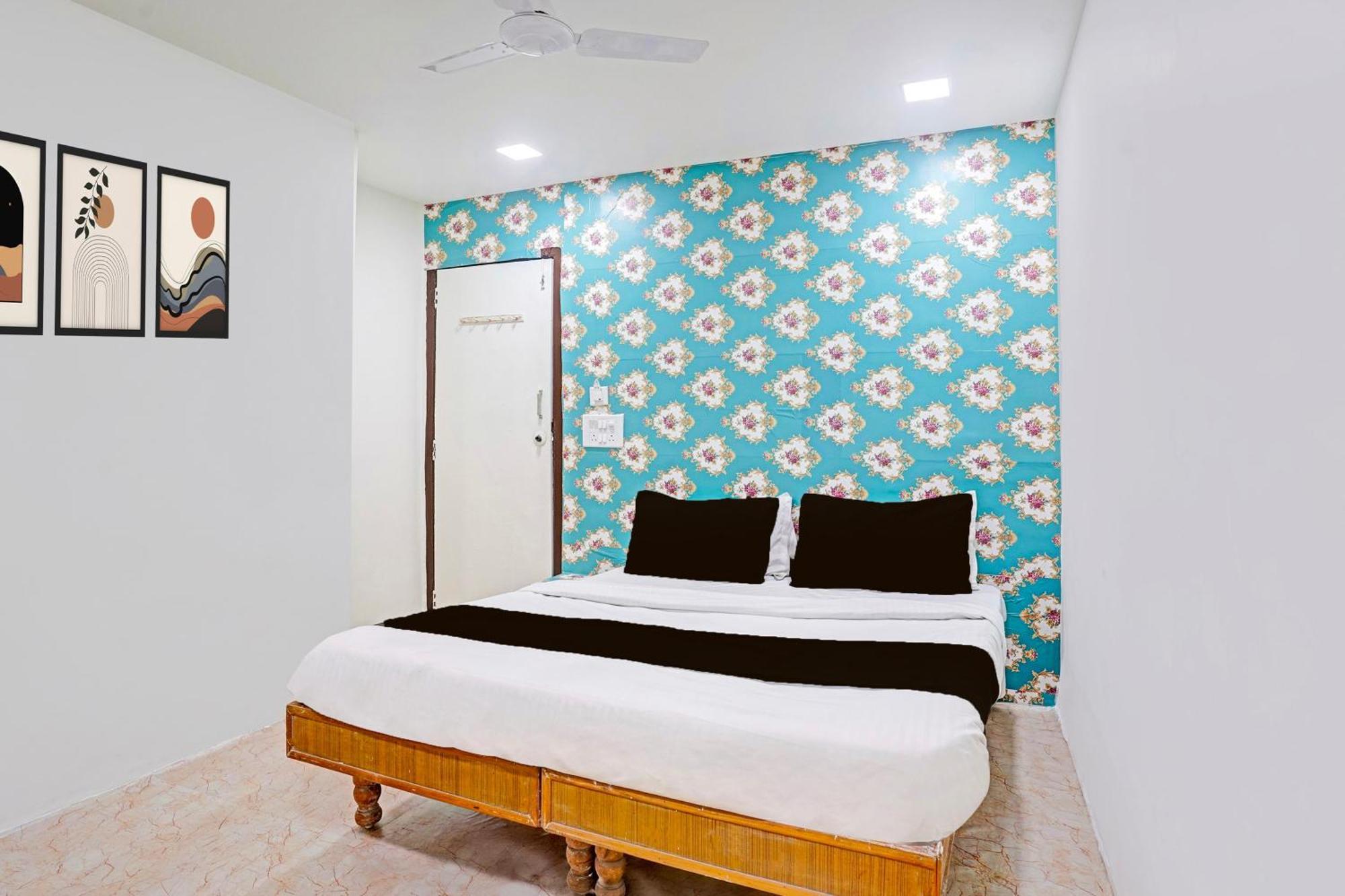 Super Hotel O Navrangpura Cg Road Formerly Hotel Yugraj Αχμπανταμπάντ Εξωτερικό φωτογραφία